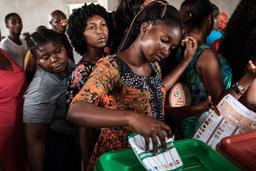 2022-06-29-woman-casts-ballot-nigeria