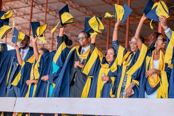 basanzwe_n_ibyishimo_nyuma_yo_kubwirwa_ko_ubu_ari_ba_licencie_-e631f